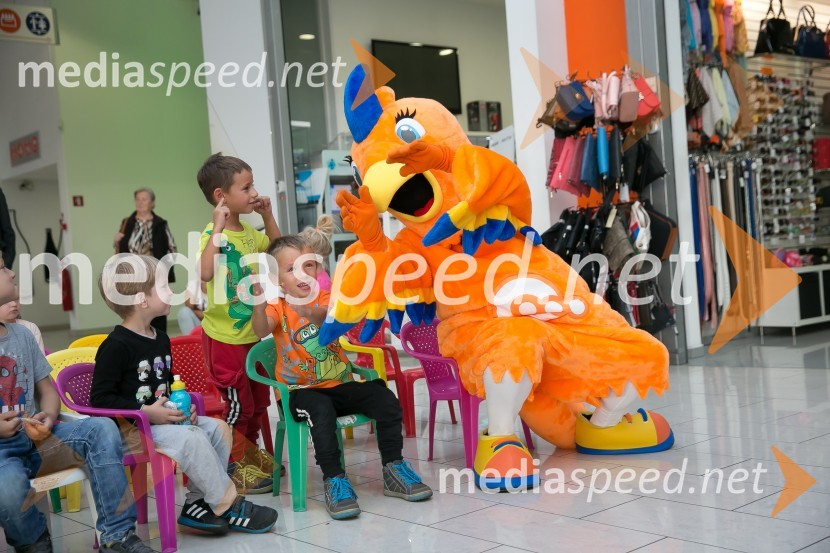 Papiga QLara zabava otroke.10. obletnica centra Qlandia Ptuj