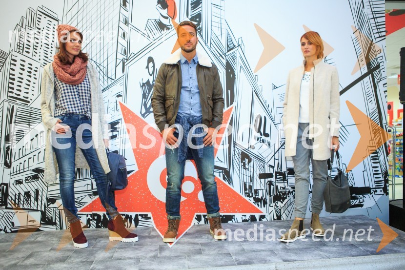  Sabina Remar, manekenka;  ... ;   Zlata  Okugić, manekenkaModna revija, Qlandia Kamnik