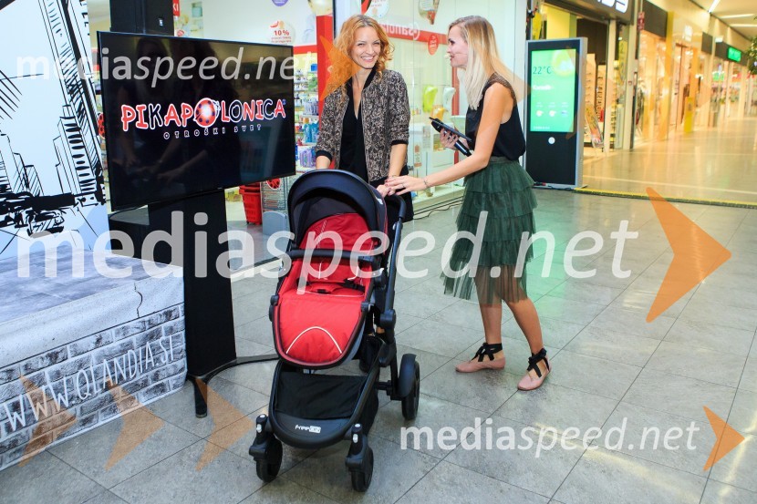  Jana  Koteska, manekenka;  Tjaša  Kokalj Jerala, manekenka, voditeljicaModna revija, Qlandia Kamnik