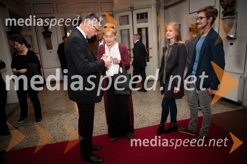   Igor  Samobor, igralec, direktor SNG Drama Ljubljana;  Barbara Hieng Samobor, direktorica MGL;  Ana  Samobor;  Filip Samobor, igralecDisident Arnož in njegovi, premiera