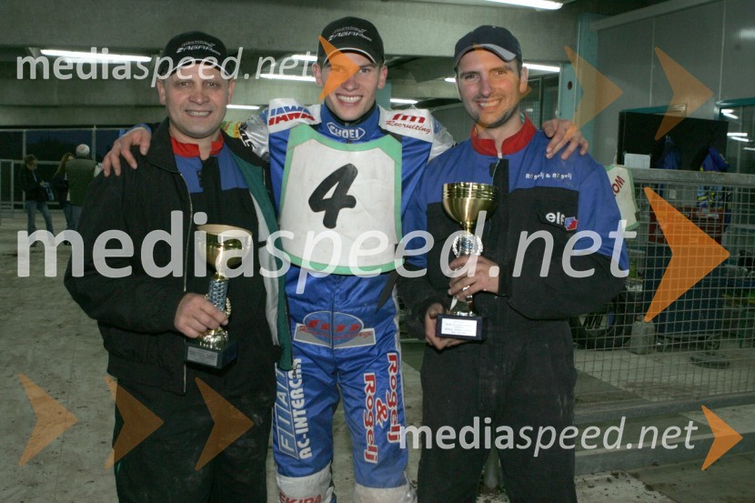 Matej Žagar, AMTK Ljubljana, njegov oče Franci (levo) in Matejev mehanik Tomaž (desno)SPEEDWAY, 7. dirka za DP
