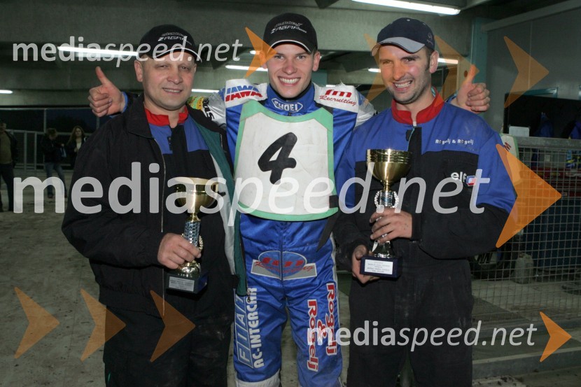 Matej Žagar, AMTK Ljubljana, njegov oče Franci (levo) in Matejev mehanik Tomaž (desno)SPEEDWAY, 7. dirka za DP