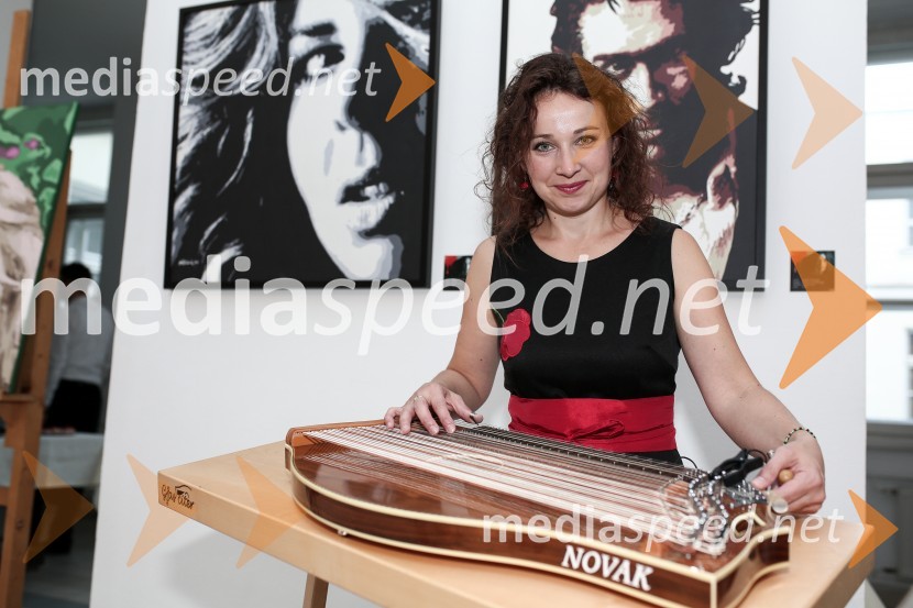  Jasmina Levičar, citrarkaOtvoritev slikarske razstave slik Marjana Platovška