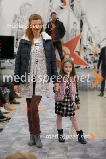  Karin Škufca, manekenka;  ... Modna revija, Qlandia Nova Gorica