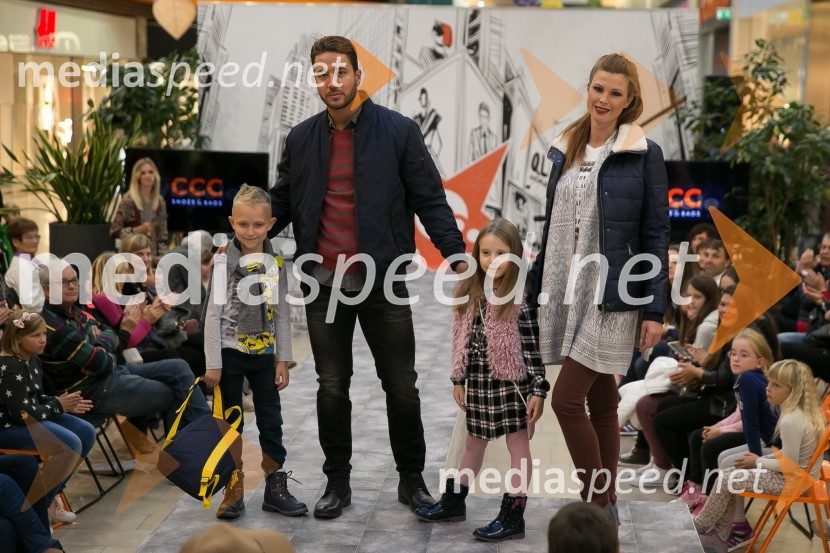  ... ;  ... ;  ... ;  Karin Škufca, manekenkaModna revija, Qlandia Nova Gorica