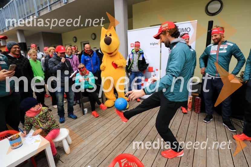  Kuža Pazi, maskota, Zavarovalnica Triglav;  Jakov Fak, biatlonec;  Klemen Bauer, biatlonecOčistimo naše gore 2016, zaključek akcije