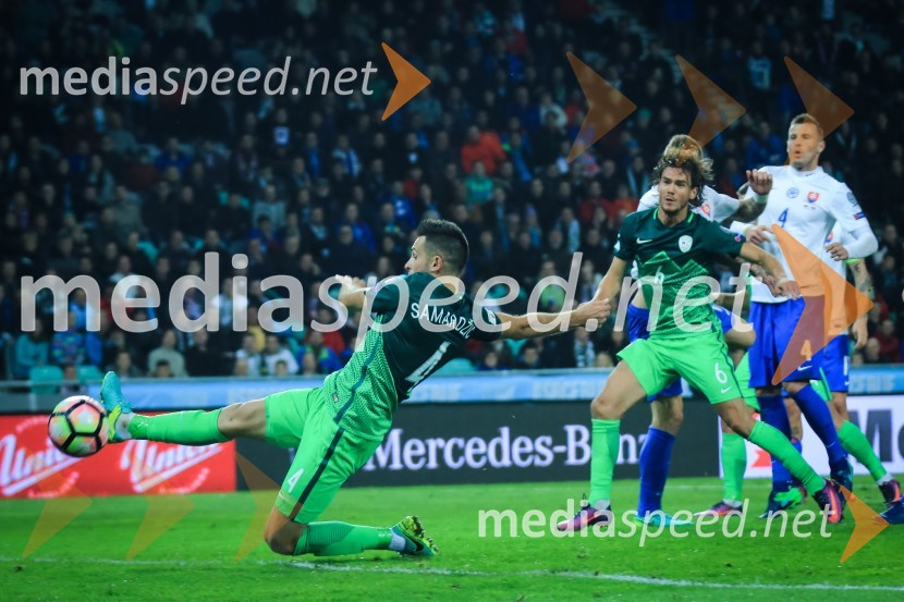  Rok Kronaveter, nogometaš, NK Olimpija;  Rene  Krhin, nogometašNogometna tekma  Slovenija – Slovaška