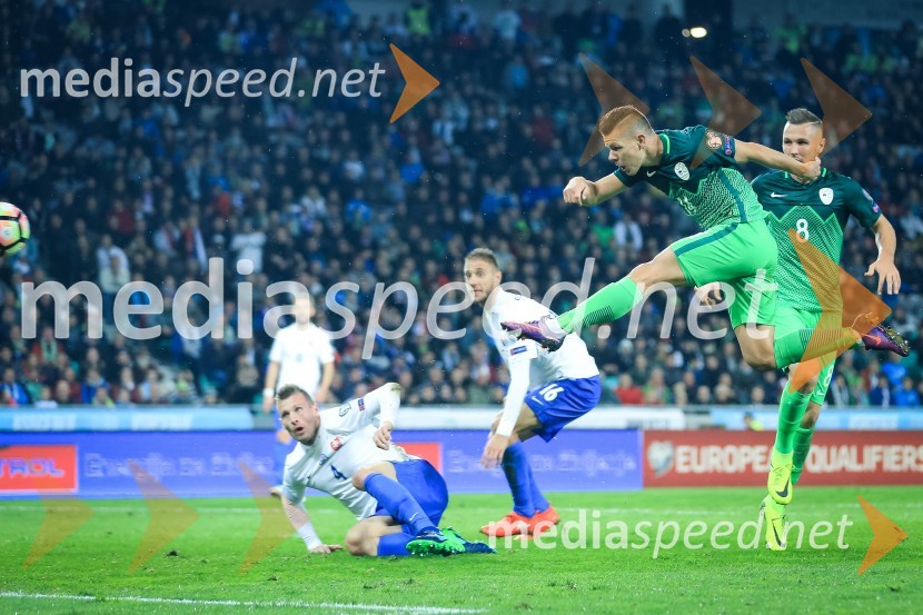  Roman Bezjak, nogometašNogometna tekma  Slovenija – Slovaška