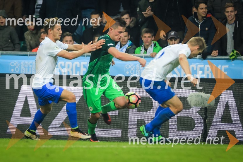  Roman Bezjak, nogometašNogometna tekma  Slovenija – Slovaška