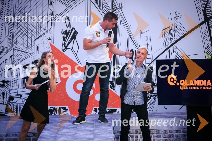  Tara Zupančič, voditeljica;  ... ;   Igor  Jelen-Iggy, koreograf, lastnik plesnega centra IgenModna revija, Qlandia Kranj