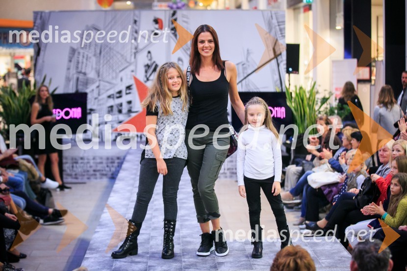  ... ;  Sabina Remar, manekenka;  ... Modna revija, Qlandia Kranj