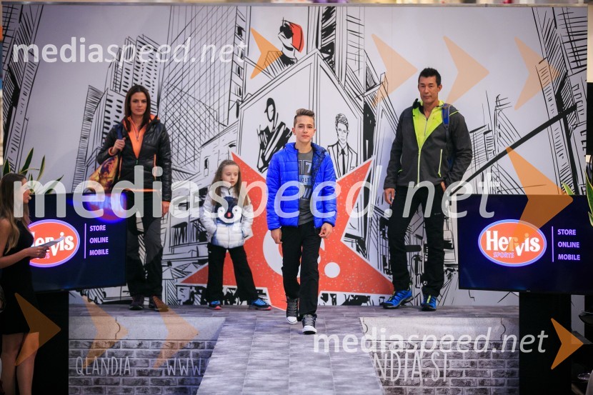  Sabina Remar, manekenka;  ... ;  ... ;  Taiji Tokuhisa, maneken in voditeljModna revija, Qlandia Kranj