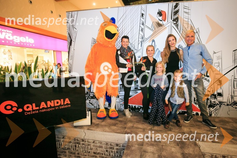  papiga QLara, maskota Qlandie;  ... ;  ... ;  ... ;  Tara Zupančič, voditeljica;  ... ;   Igor  Jelen-Iggy, koreograf, lastnik plesnega centra IgenModna revija, Qlandia Kranj