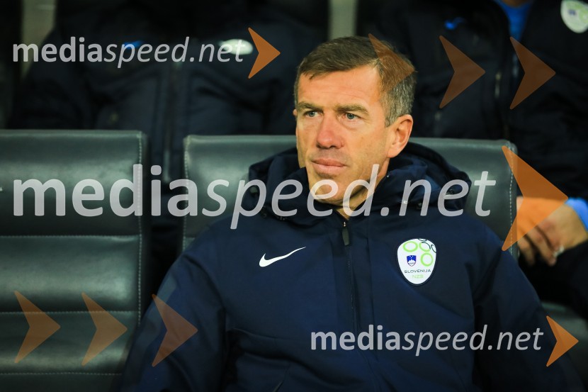  Srečko Katanec, selektor slovenske nogometne reprezentanceNogometna tekma Slovenija – Anglija