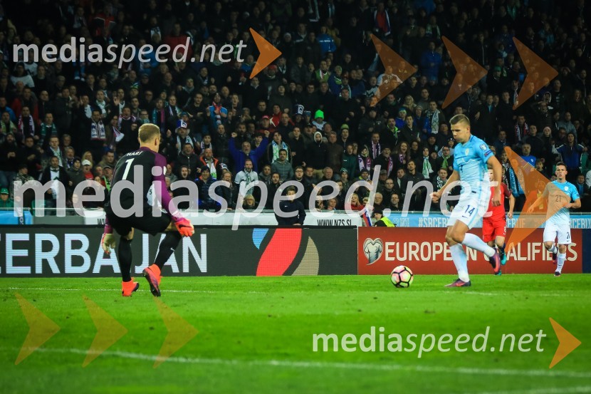  Roman Bezjak, nogometašNogometna tekma Slovenija – Anglija