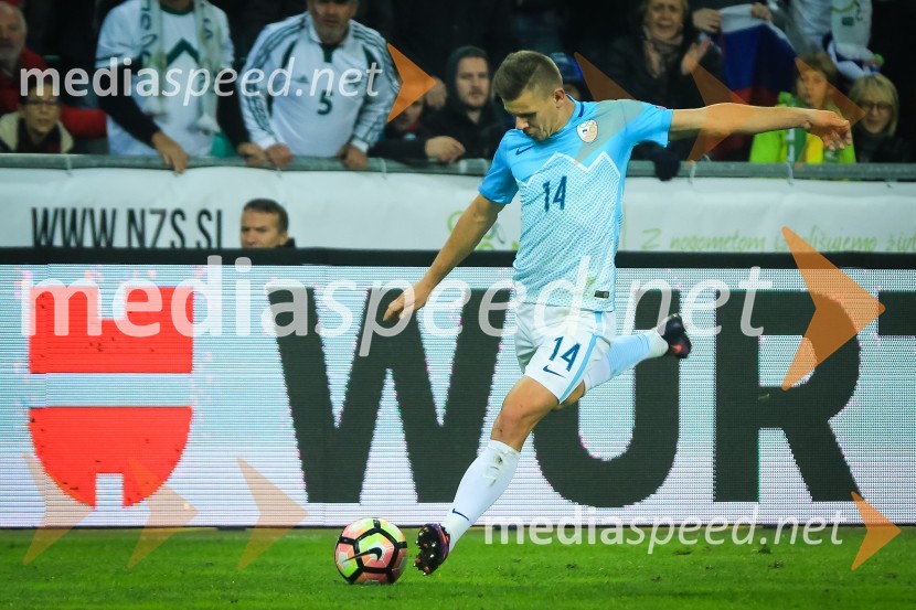  Roman Bezjak, nogometašNogometna tekma Slovenija – Anglija