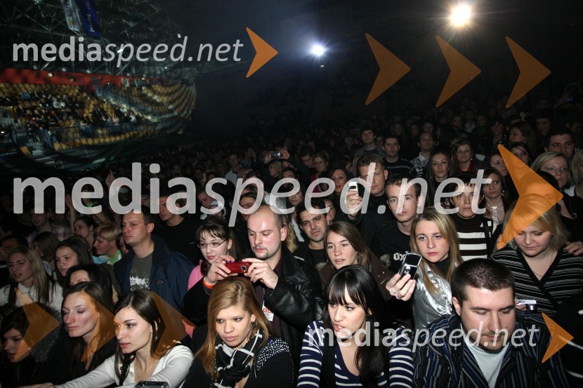 ObiskovalciKoncert Cece