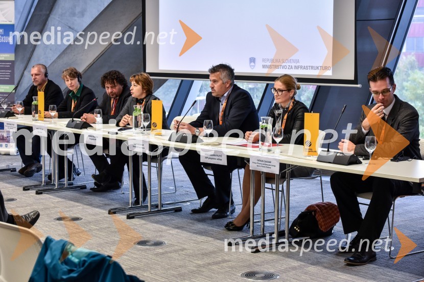  Radoslav Vivician,  E-code: education for continuous development;  Konstanze Stein, Climate Protection and Energy Agency ob Baden-Württemberg; mag. Hinko Šolinc, direktor, Eko sklad;  Andreja Šalamun, Energetika.NET;  Tilen  Smolnikar, Direktorat za energijo, MzI; mag.  Jana  Habjan Piletič, direktorica, JHP, projektne rešitve;  Catalin Czasar, Energy Efficiency and Renewable Energy Agency Ploiesti-PrahovaEn.občina 016: Zmagovalke so Velenje, Pivka in Miren Kostanjevica