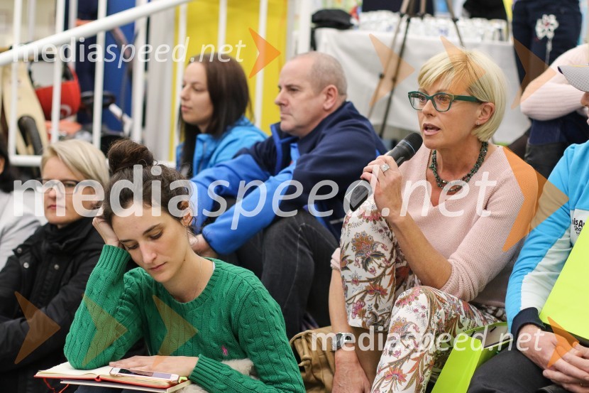  Saša  Einsiedler, voditeljicaZakaj Lunina vila in Sončni princ ne živita skupaj?