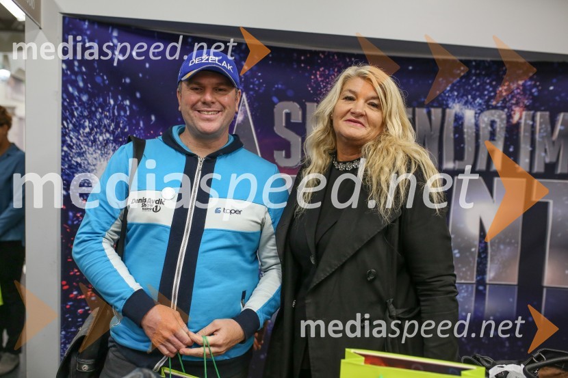  Miha Deželak, novinar;  Carmen Leban, novinarkaZakaj Lunina vila in Sončni princ ne živita skupaj?