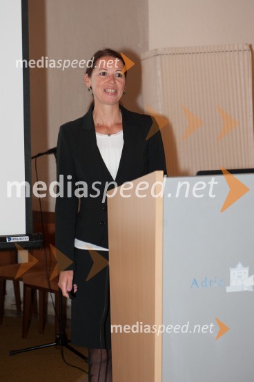  Simona Mavsar, direktorica znamke Seat pri Porsche Slovenija d.o.o.Seat Ateca, slovenska predstavitev