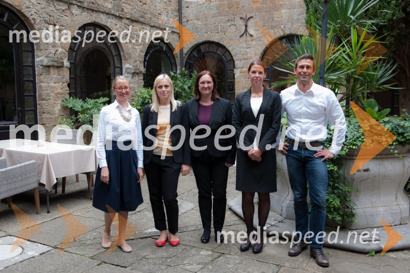  ... ;  ... ;  Irena Godec, vodja prodaje znamke Seat pri Porsche Slovenija d.o.o.;  Simona Mavsar, direktorica znamke Seat pri Porsche Slovenija d.o.o.;  ... Seat Ateca, slovenska predstavitev