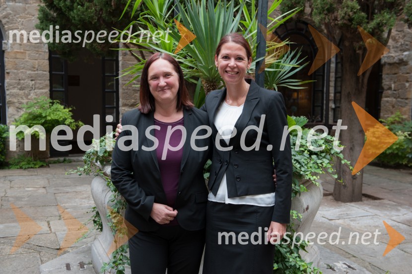  Irena Godec, vodja prodaje znamke Seat pri Porsche Slovenija d.o.o.;  Simona Mavsar, direktorica znamke Seat pri Porsche Slovenija d.o.o.Seat Ateca, slovenska predstavitev