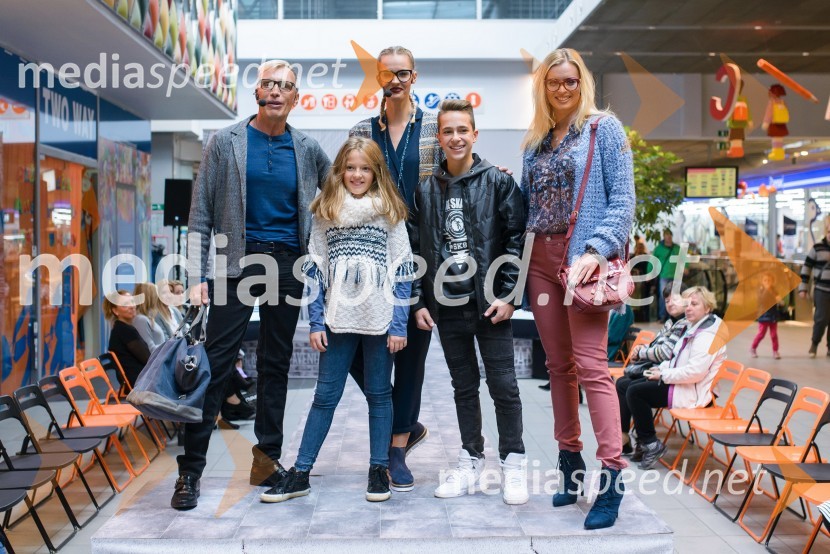   Igor  Jelen-Iggy, koreograf, lastnik plesnega centra Igen;  ... ;  Tjaša  Kokalj Jerala, manekenka, voditeljica;  ... ;  Nadiya Bychkova, plesalka, manekenkaModna revija, Qlandia Maribor