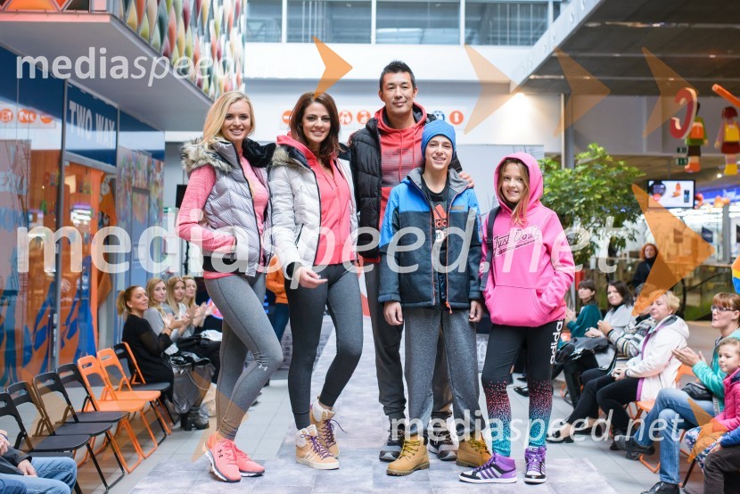  Nadiya Bychkova, plesalka, manekenka;  Sabina Remar, manekenka;  Taiji Tokuhisa, maneken in voditelj;  ... ;  ... Modna revija, Qlandia Maribor