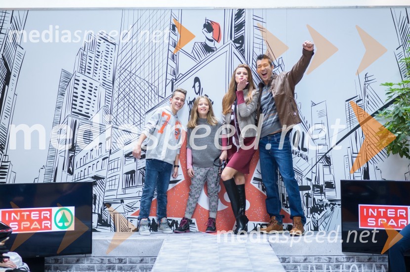  ... ;  ... ;  Karin Škufca, manekenka;  Taiji Tokuhisa, maneken in voditeljModna revija, Qlandia Maribor