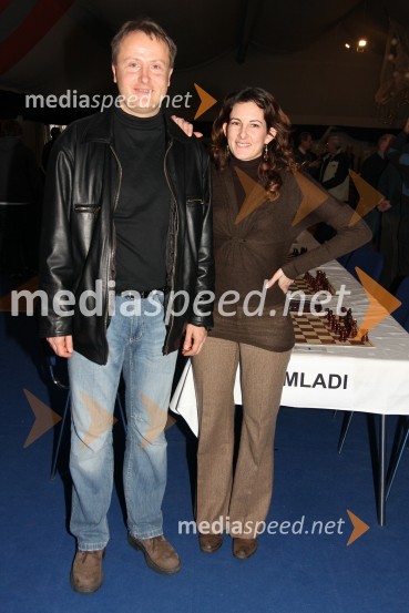 Matjaž Mikac, selektor ženske reprezentance Slovenije v šahu in Jana Krivec, šahistka leta 2007Šahovski turnir: 14. memorial Vasje Pirca