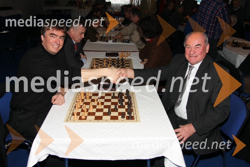 Dr. Milan Zver, minister za šolstvo in šport in Jože Čelan, predsednik šahovskega društva PragerskoŠahovski turnir: 14. memorial Vasje Pirca