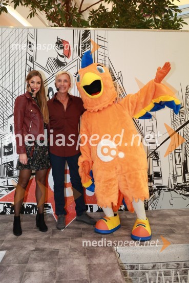  Tara Zupančič, voditeljica;   Igor  Jelen-Iggy, koreograf, lastnik plesnega centra Igen;  papiga QLara, maskota QlandieModna revija, Qlandia Ptuj