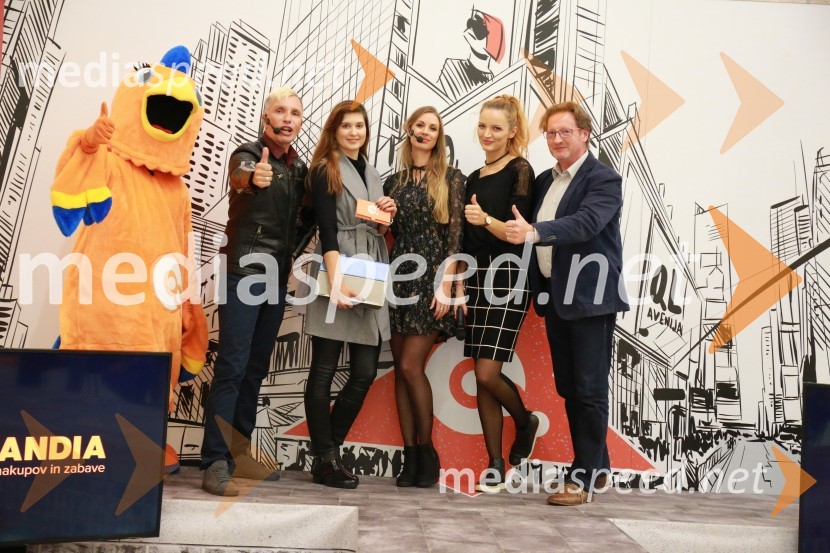  papiga QLara, maskota Qlandie;   Igor  Jelen-Iggy, koreograf, lastnik plesnega centra Igen;  ... ;  Tara Zupančič, voditeljica;  ... ;  Bojan  Miško, vodja nakupovalnega centra Qlandia PtujModna revija, Qlandia Ptuj