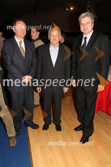 Dr. Vojko Musil, nekdanji predsednik Šahovskega kluba Maribor, Milan Kneževič, predsednik Šahovske zveze Slovenije in Andrej Verlič, podžupan MariboraŠahovski turnir: 14. memorial Vasje Pirca