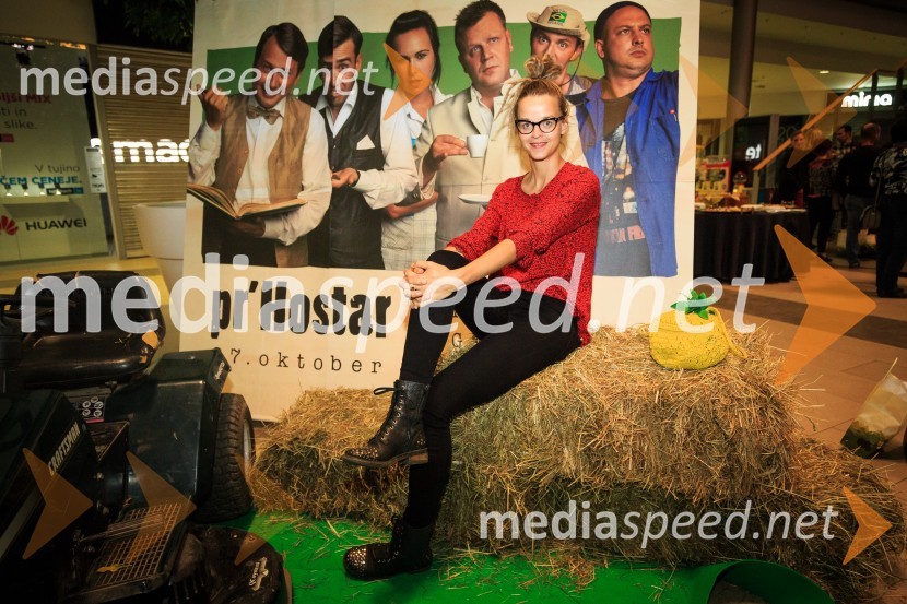  Tina Marinšek, pevkaPremiera filma Pr' Hostar v Cineplexxu Kranj