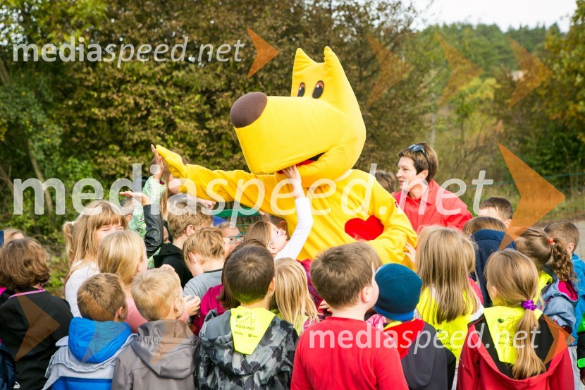 Otvoritev otroškega igrišča v skupnosti Dolnje LežečeOtroci Triglava se igrajo v skupnosti Dolnje Ležeče