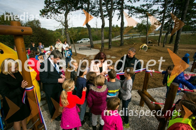  Jože  Celin, direktor Območne enote Postojna v Zavarovalnici Triglav;   Alenka  Štrucl Dovgan, županja občine Divača;  ... Otroci Triglava se igrajo v skupnosti Dolnje Ležeče