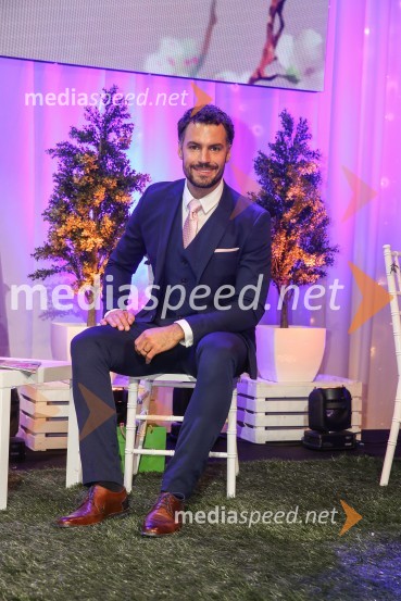  David Urankar, televizijski voditelj, manekenFemme fatale 2016 je Alma Rekić