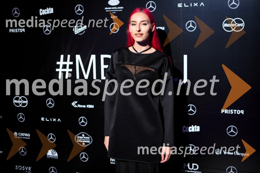  Sara Briški Cirman - Raiven, pevka, harfistkaMercedes Benz Fashion Week 2016, 1. dan