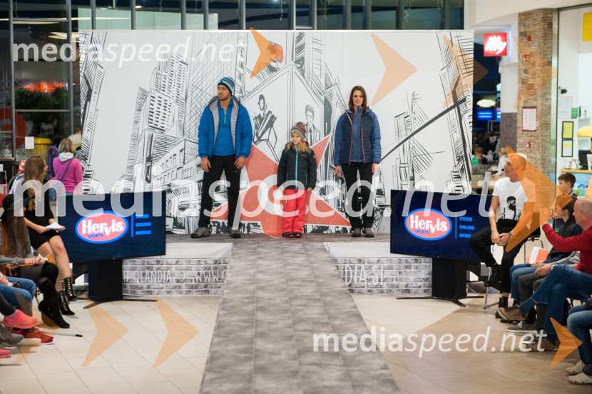  ... ;  ... ;  Sabina Remar, manekenkaModna revija, Qlandia Novo mesto