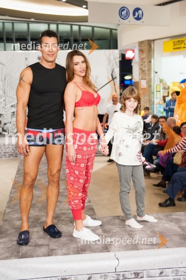  Taiji Tokuhisa, maneken in voditelj;  ... ;  ... Modna revija, Qlandia Novo mesto