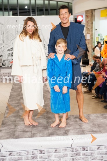  ... ;  ... ;  Taiji Tokuhisa, maneken in voditeljModna revija, Qlandia Novo mesto