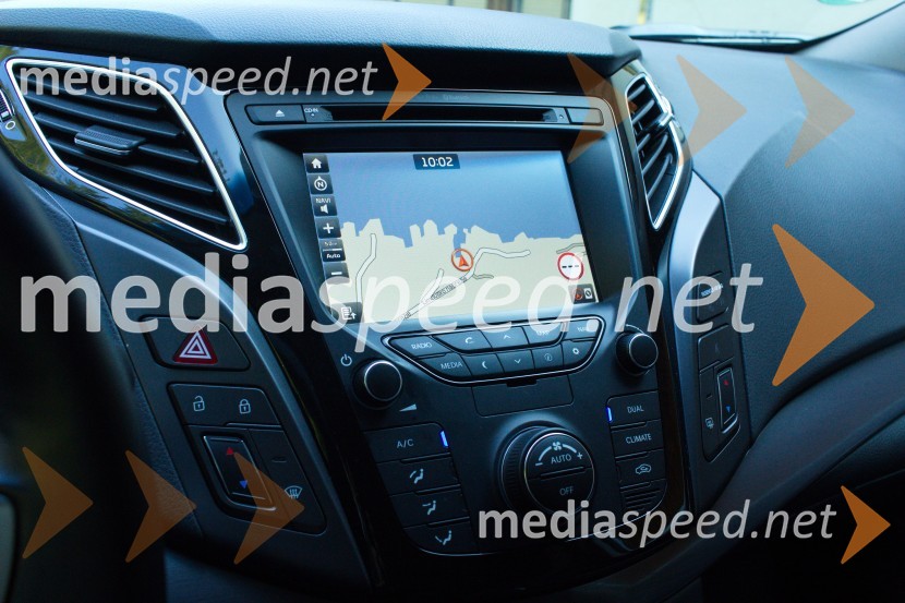 Hyundai i40 Wagon 1.7 CRDi HP Impression, velik barvni zaslonHyundai i40 Wagon 1.7 CRDi HP Impression, mediaspeed test