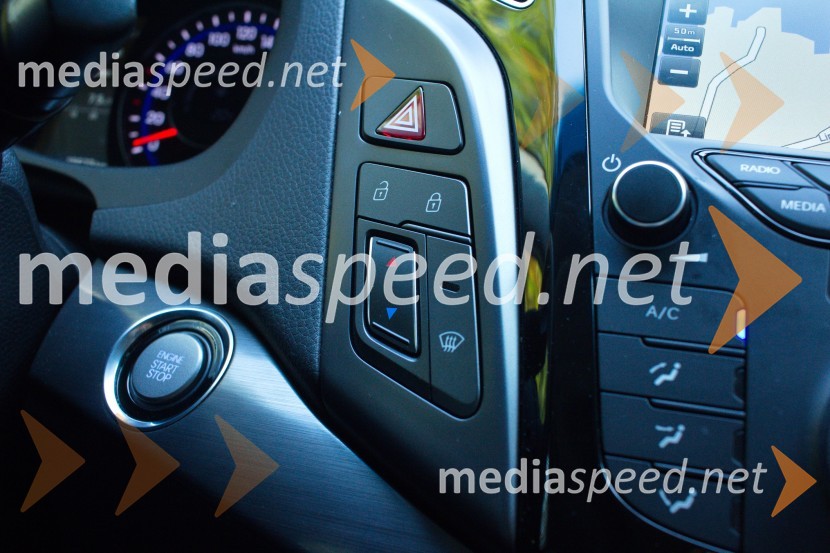 Hyundai i40 Wagon 1.7 CRDi HP Impression, zagon motorja preko gumba ob volanuHyundai i40 Wagon 1.7 CRDi HP Impression, mediaspeed test