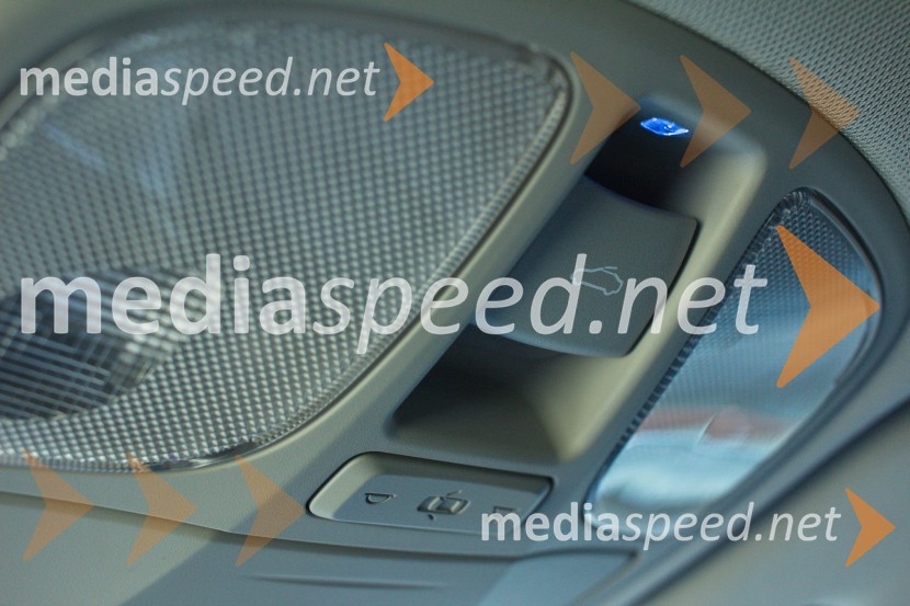 Hyundai i40 Wagon 1.7 CRDi HP Impression, električni pomik strešnega oknaHyundai i40 Wagon 1.7 CRDi HP Impression, mediaspeed test