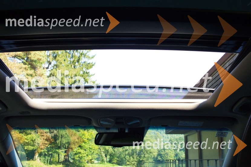 Hyundai i40 Wagon 1.7 CRDi HP Impression, sprednji del strehe se odpiraHyundai i40 Wagon 1.7 CRDi HP Impression, mediaspeed test
