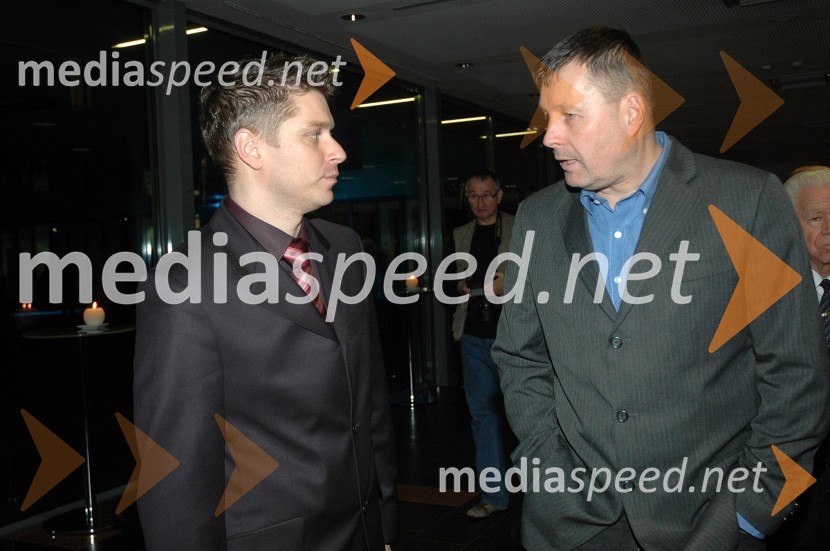 Valentin Hajdinjak, tiskovni predstavnik Vlade RS in Bojan Požar, glavni in odgovorni urednik spletnega časopisa Požar reportSprejem treh predsednikov za novinarje