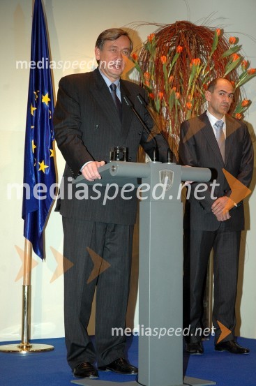 Dr. Danilo Türk, predsednik Republike Slovenije in Janez Janša, predsednik Vlade Republike Slovenije
	Sprejem treh predsednikov za novinarje