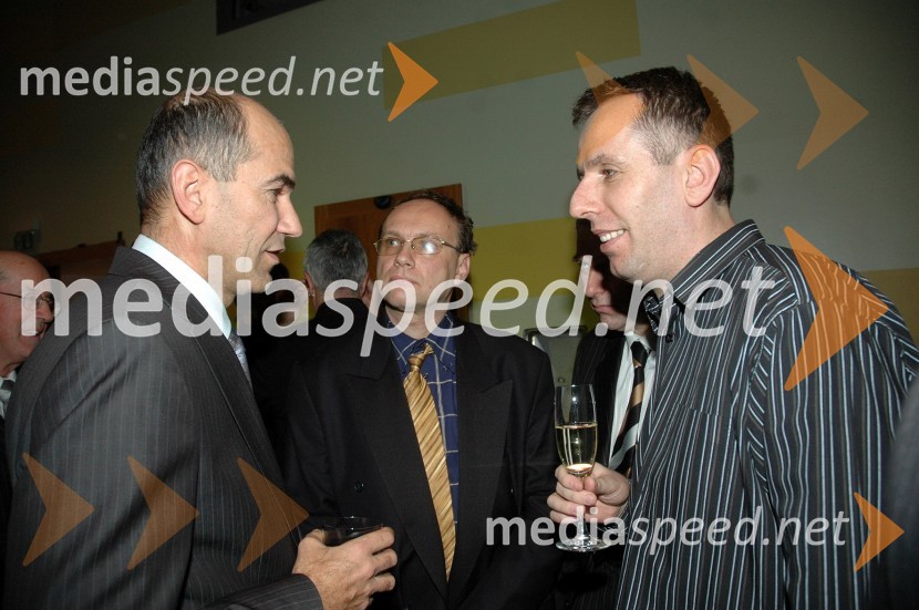 Janez Janša, predsednik Vlade Republike Slovenije, ... in ...Sprejem treh predsednikov za novinarje